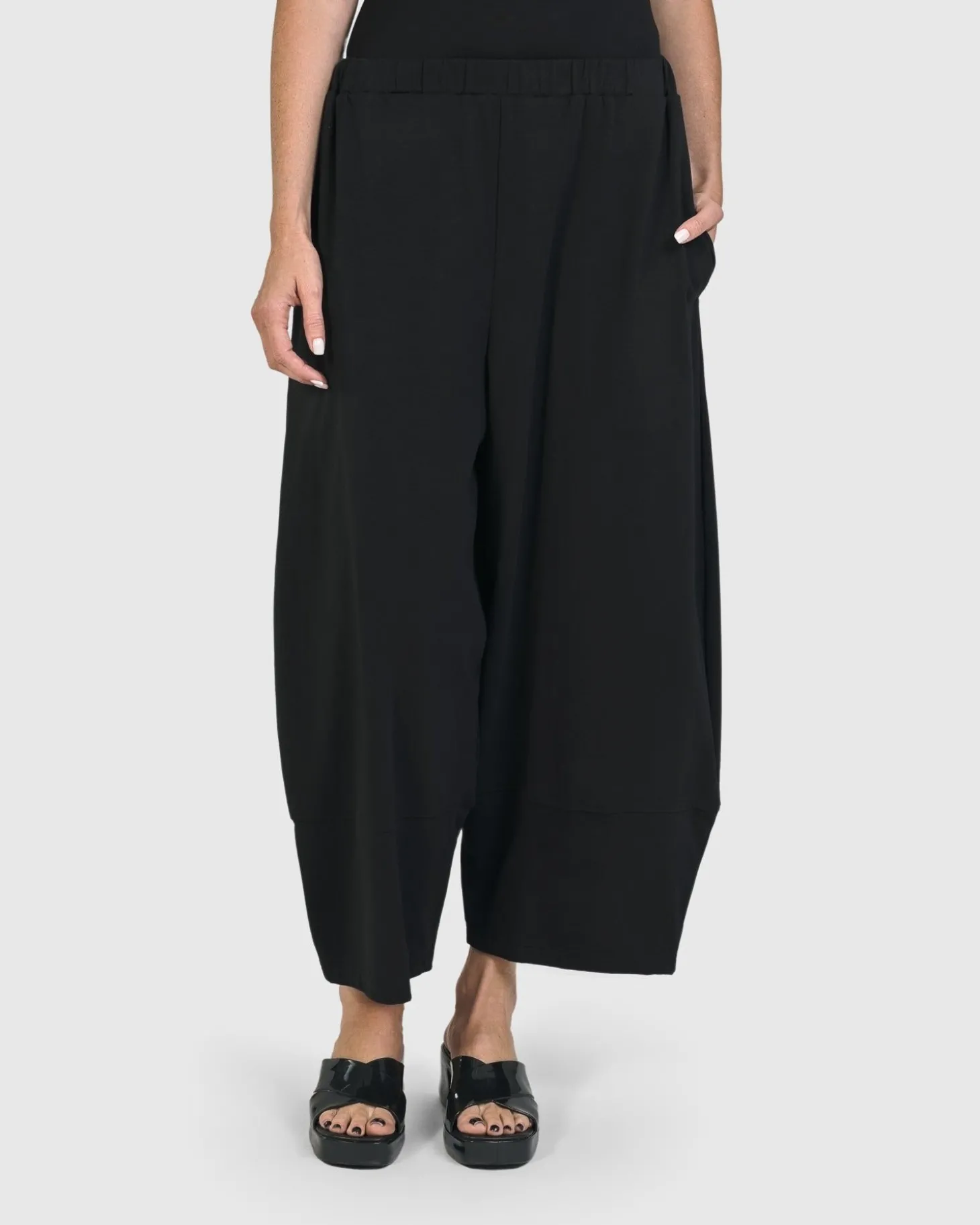 Women Alembika Urban Brooklyn Lantern Pants, Black