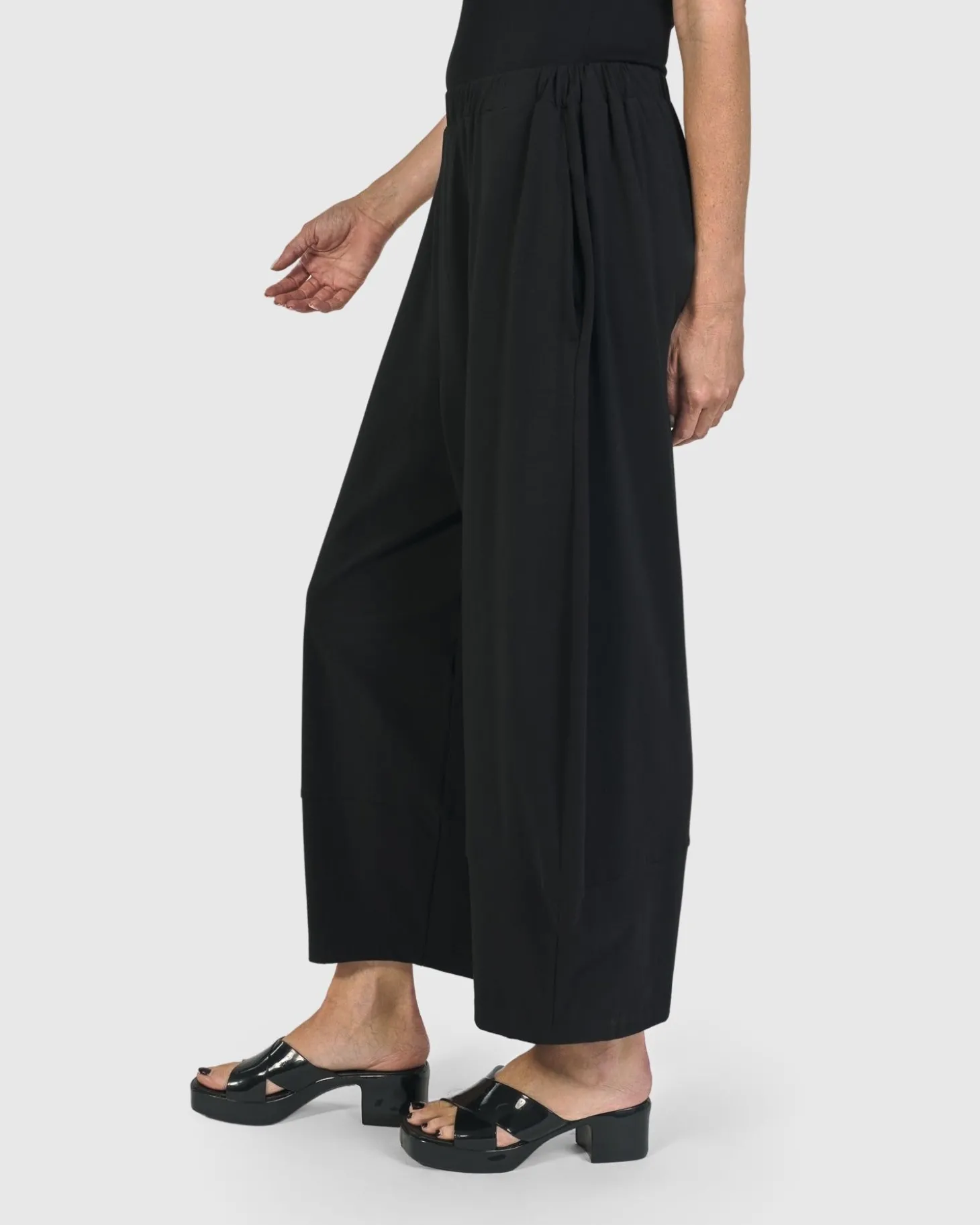 Women Alembika Urban Brooklyn Lantern Pants, Black