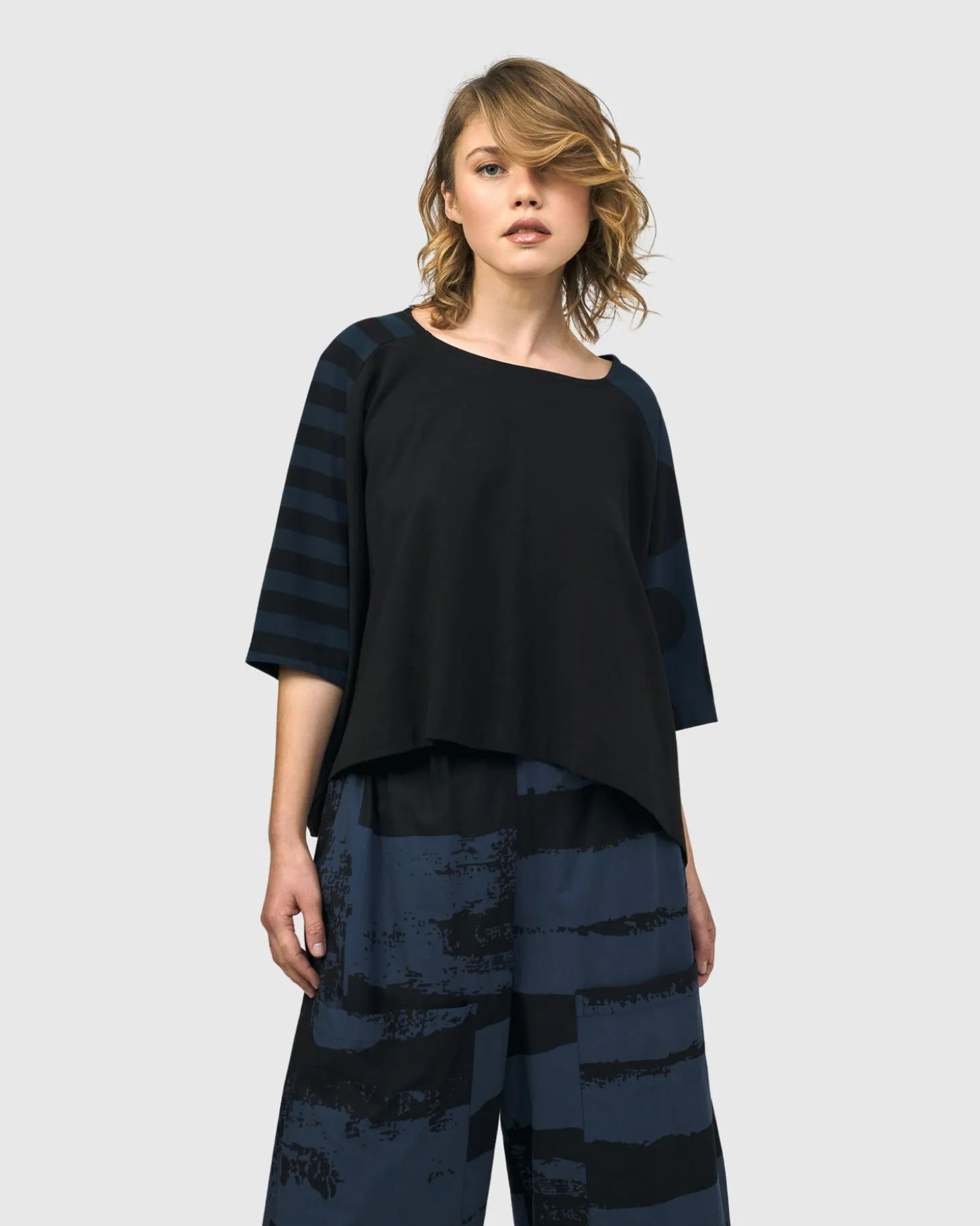 Women Alembika Urban Centro Cropped Tee, Navy