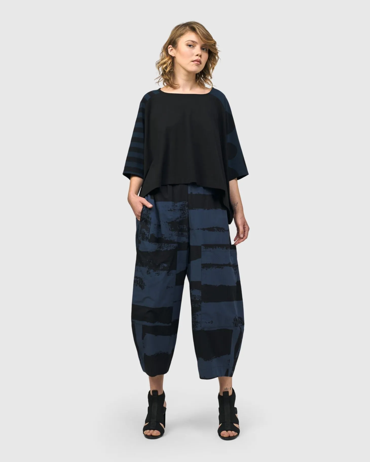 Women Alembika Urban Centro Cropped Tee, Navy