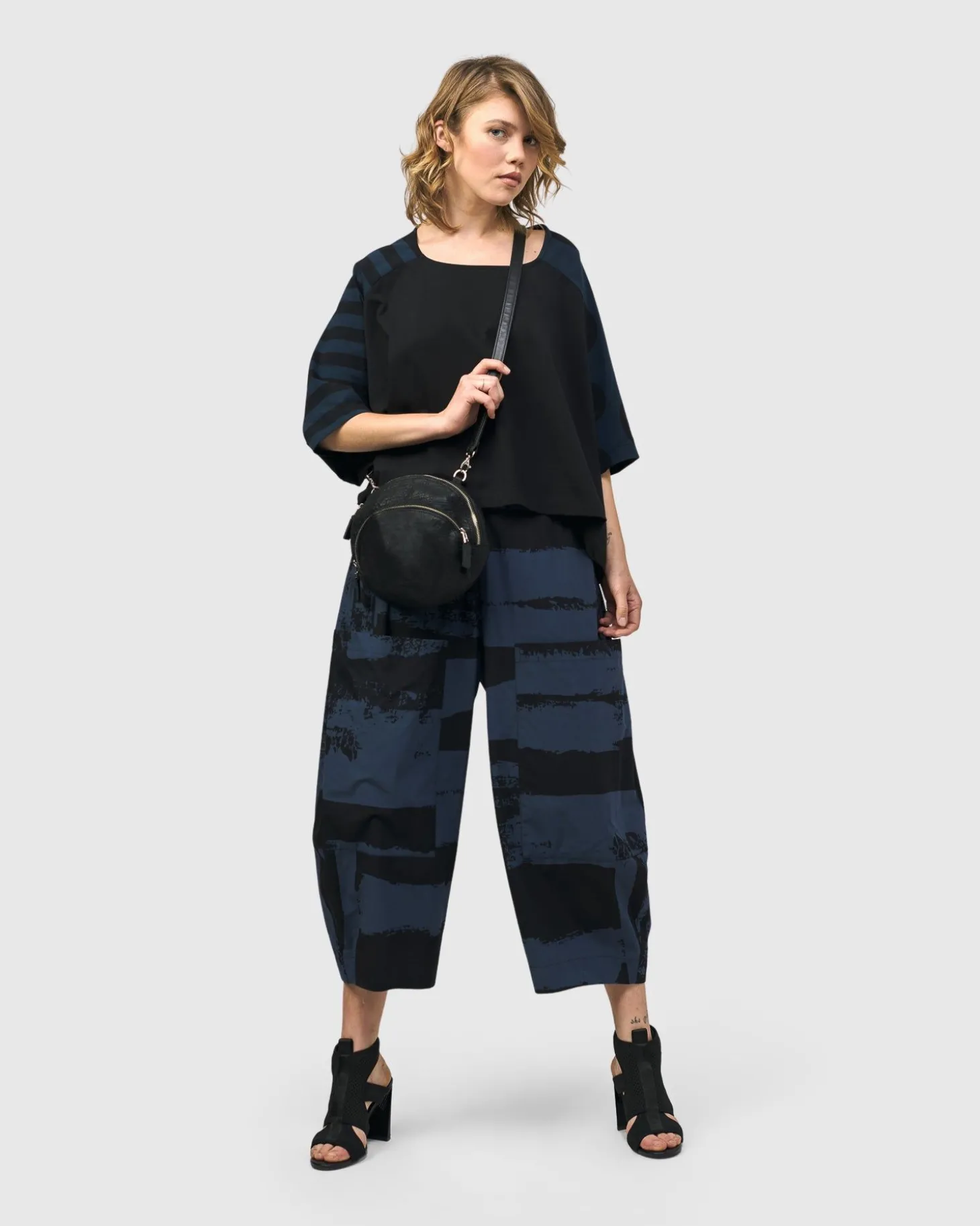 Women Alembika Urban Centro Cropped Tee, Navy