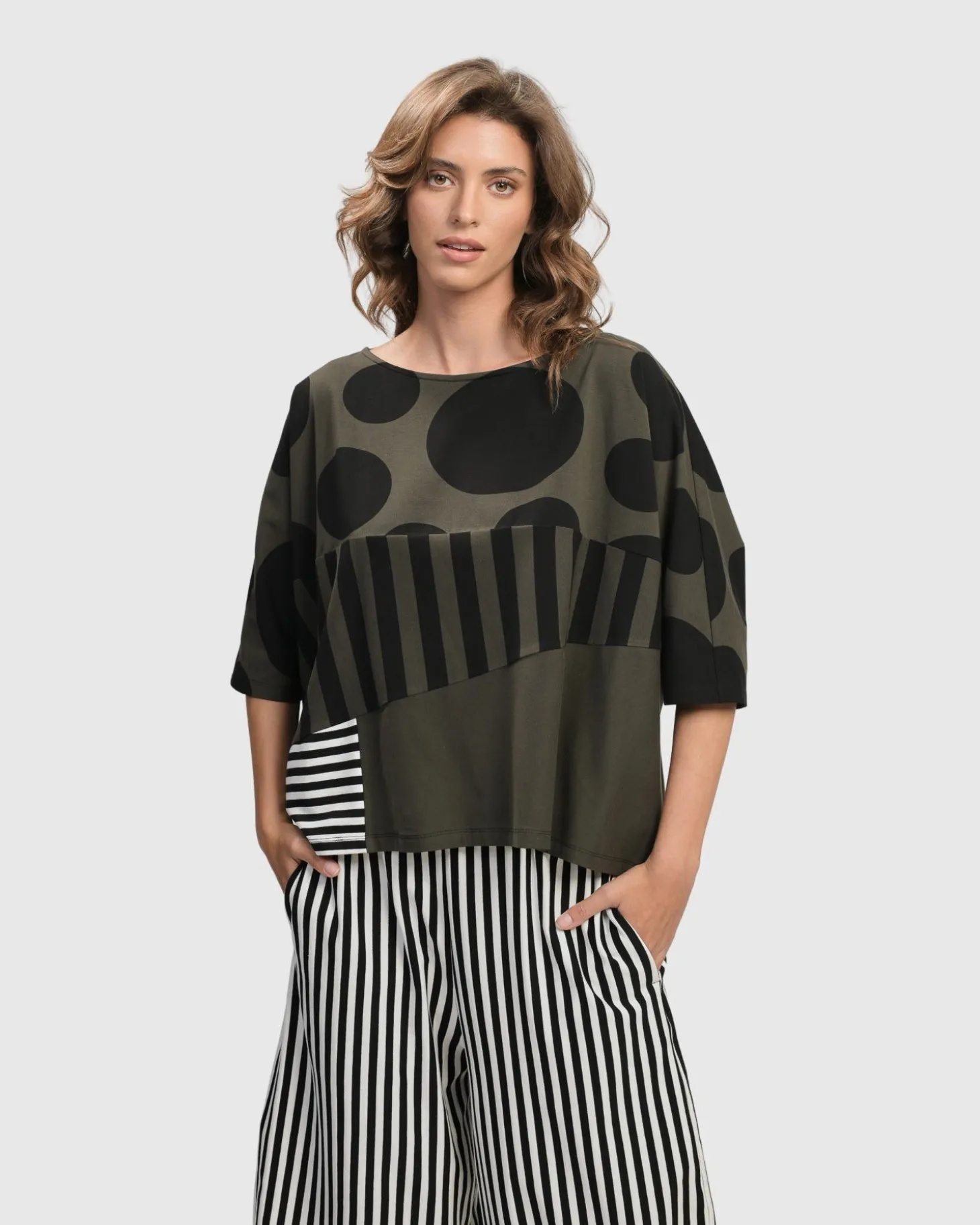 Women Alembika Urban Chihiro Boxy Tee, Khaki