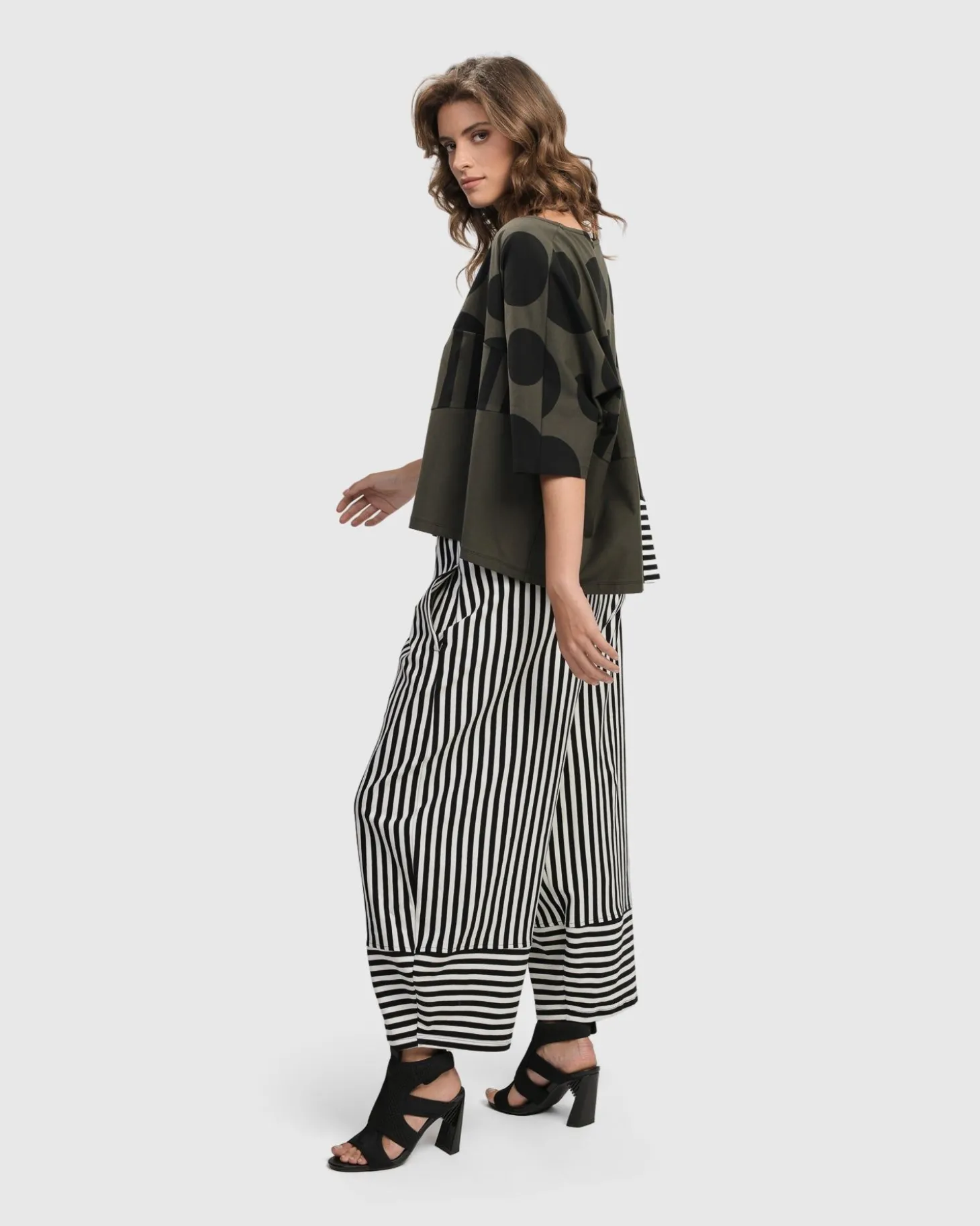 Women Alembika Urban Chihiro Boxy Tee, Khaki