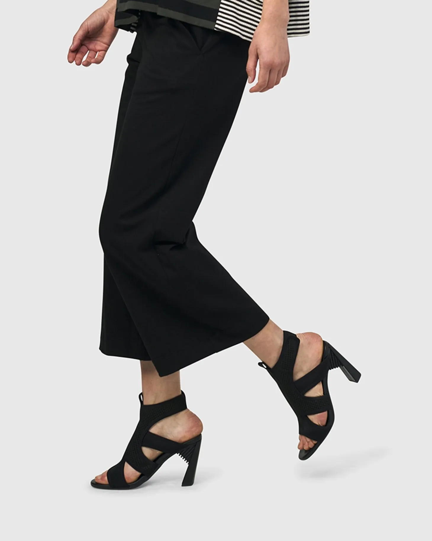 Women Alembika Urban Citypop Pants, Black
