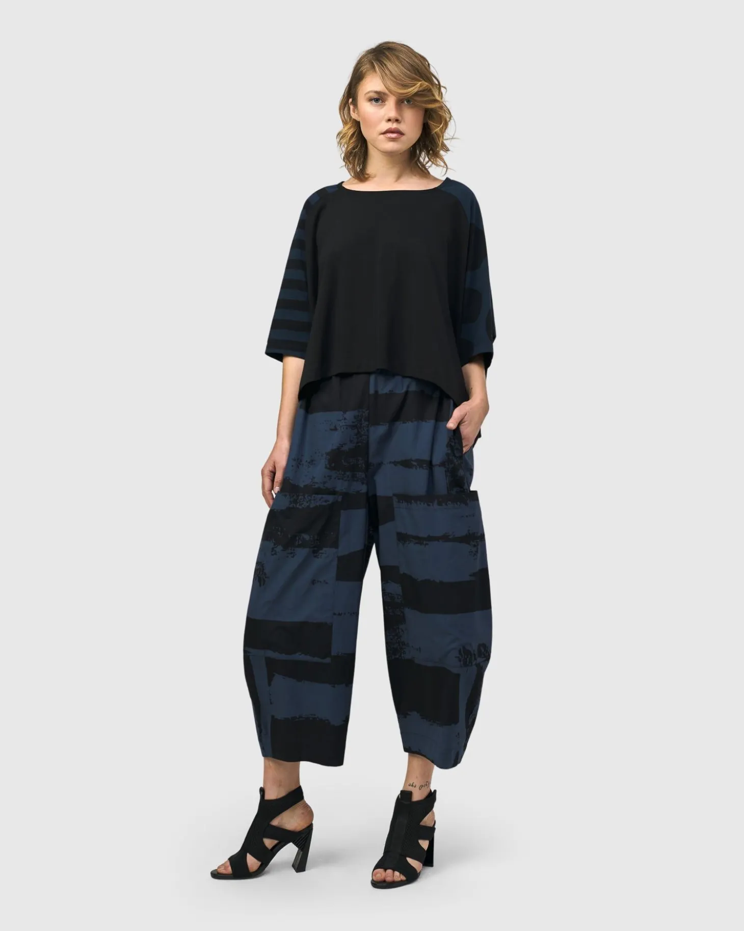 Women Alembika Urban Codex Barrel Pants, Navy