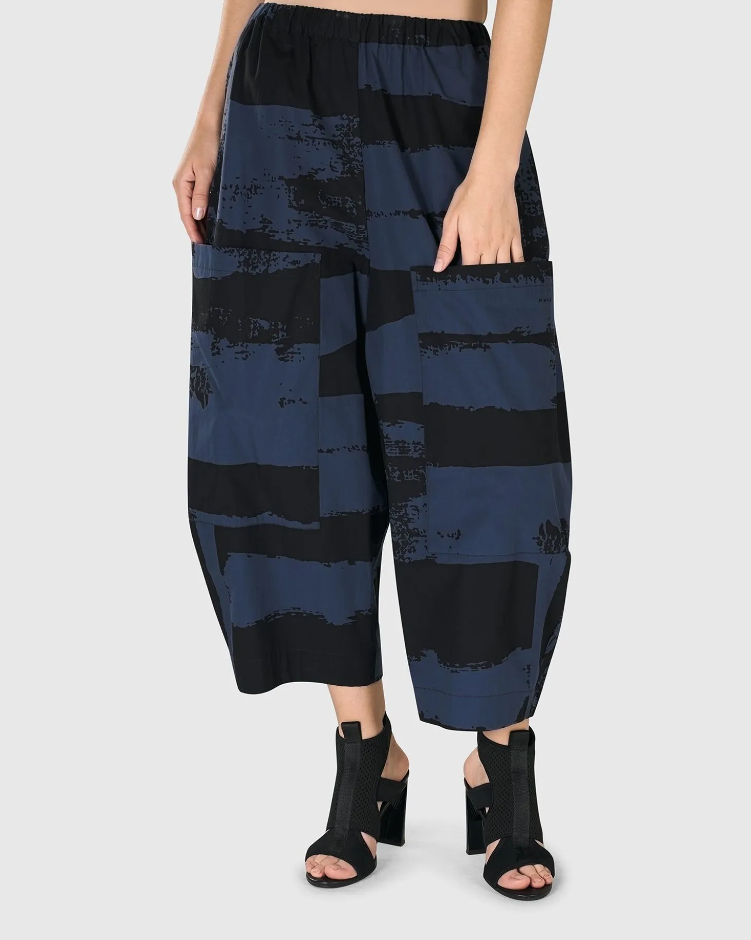 Women Alembika Urban Codex Barrel Pants, Navy