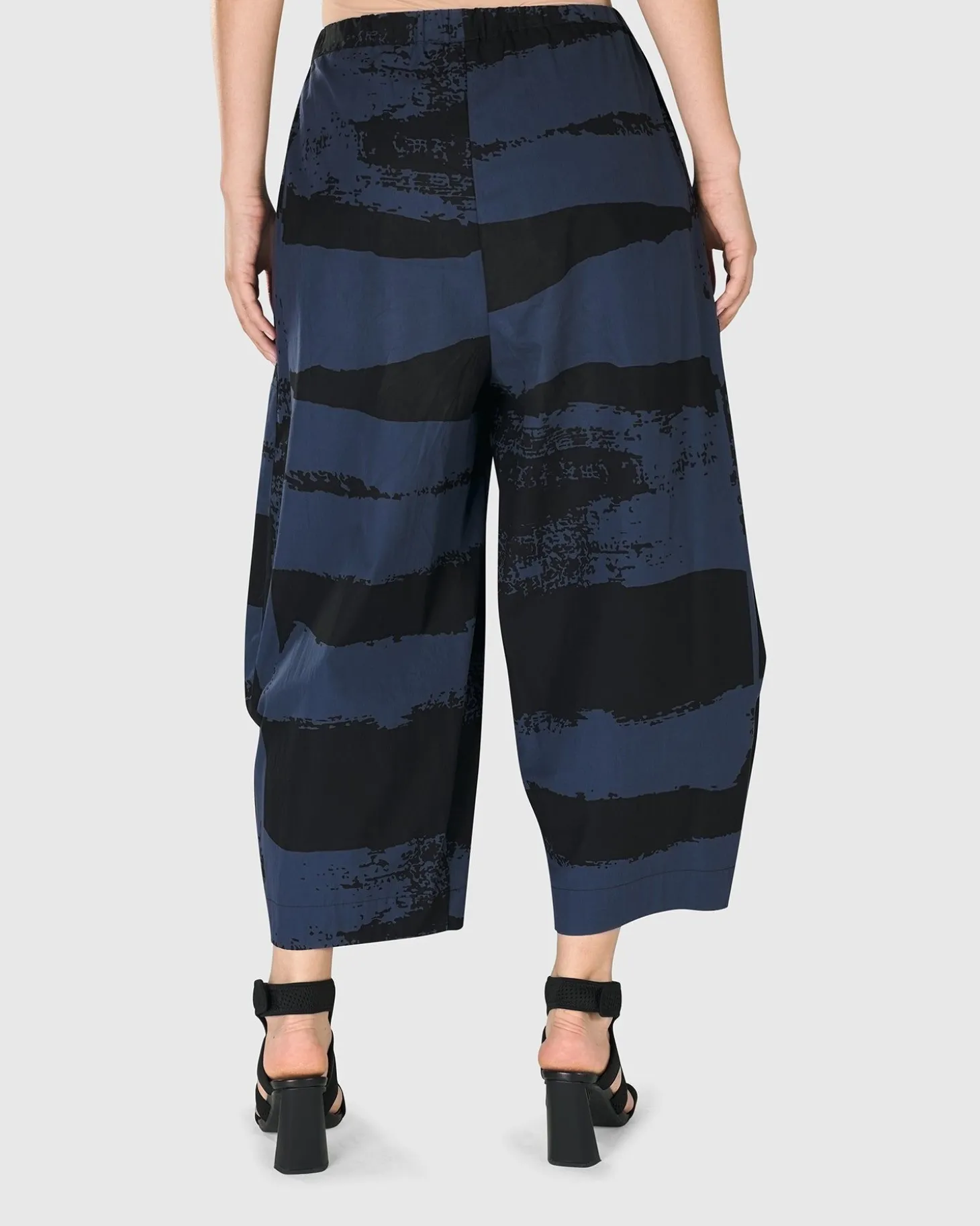 Women Alembika Urban Codex Barrel Pants, Navy