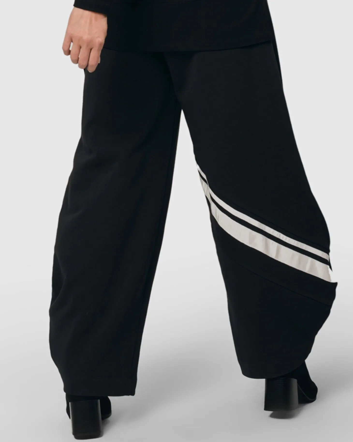 Women Alembika Urban Ribbon Punto Pants, Black