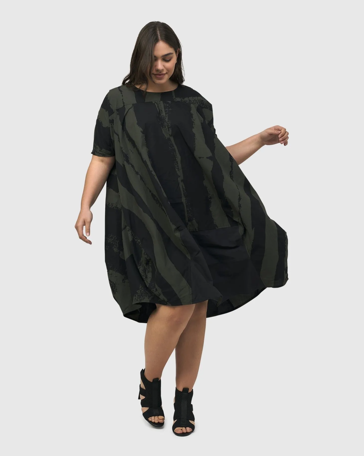 Women Alembika Urban Sake Muumuu Dress, Khaki