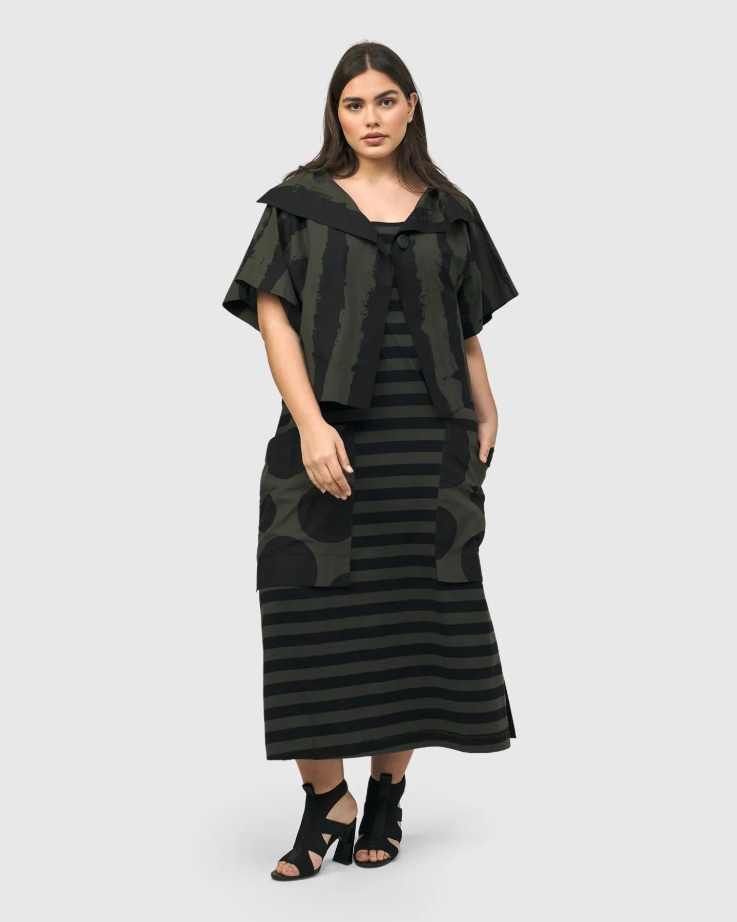 Women Alembika Urban Sakura Cape Jacket, Khaki