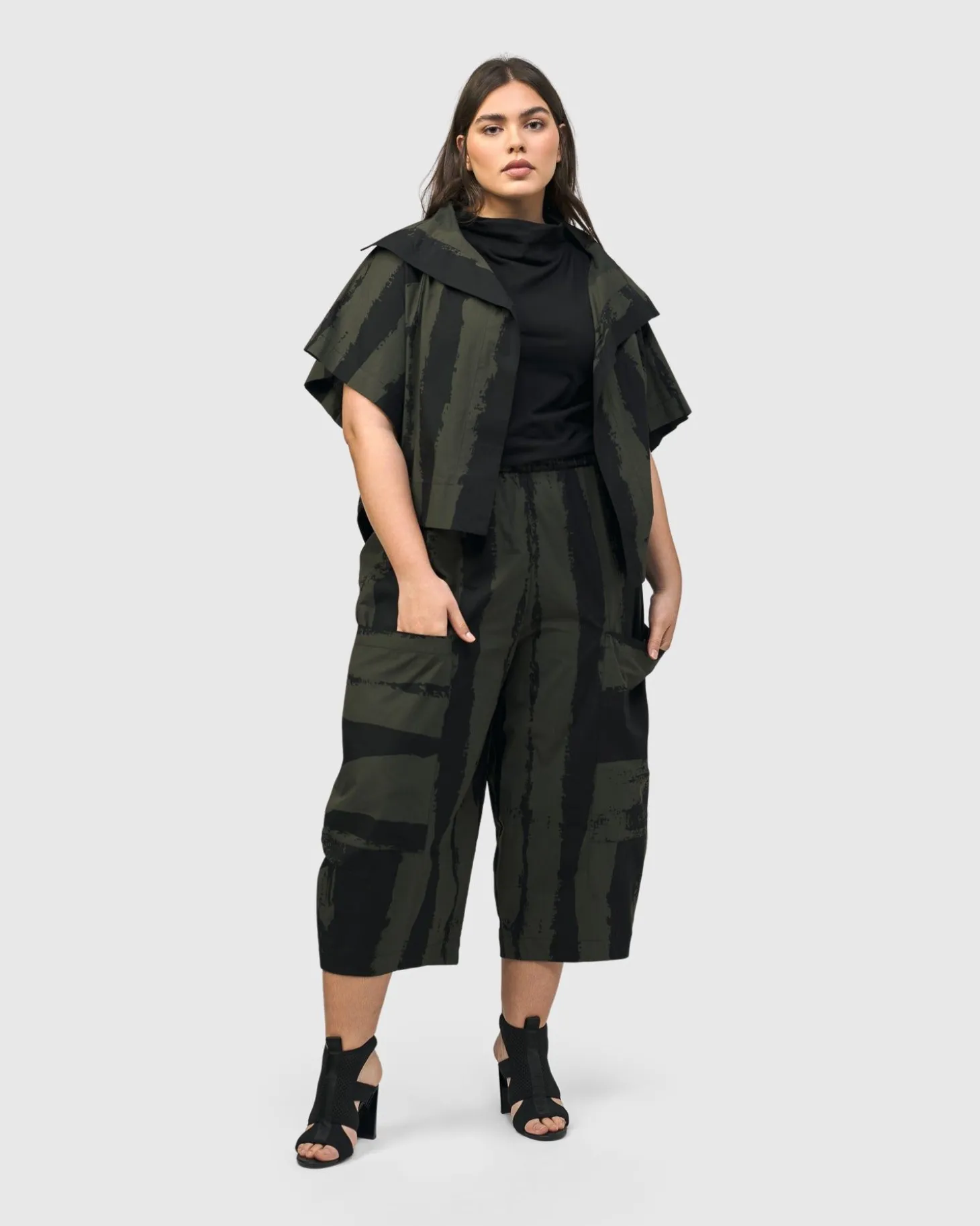 Women Alembika Urban Sakura Cape Jacket, Khaki