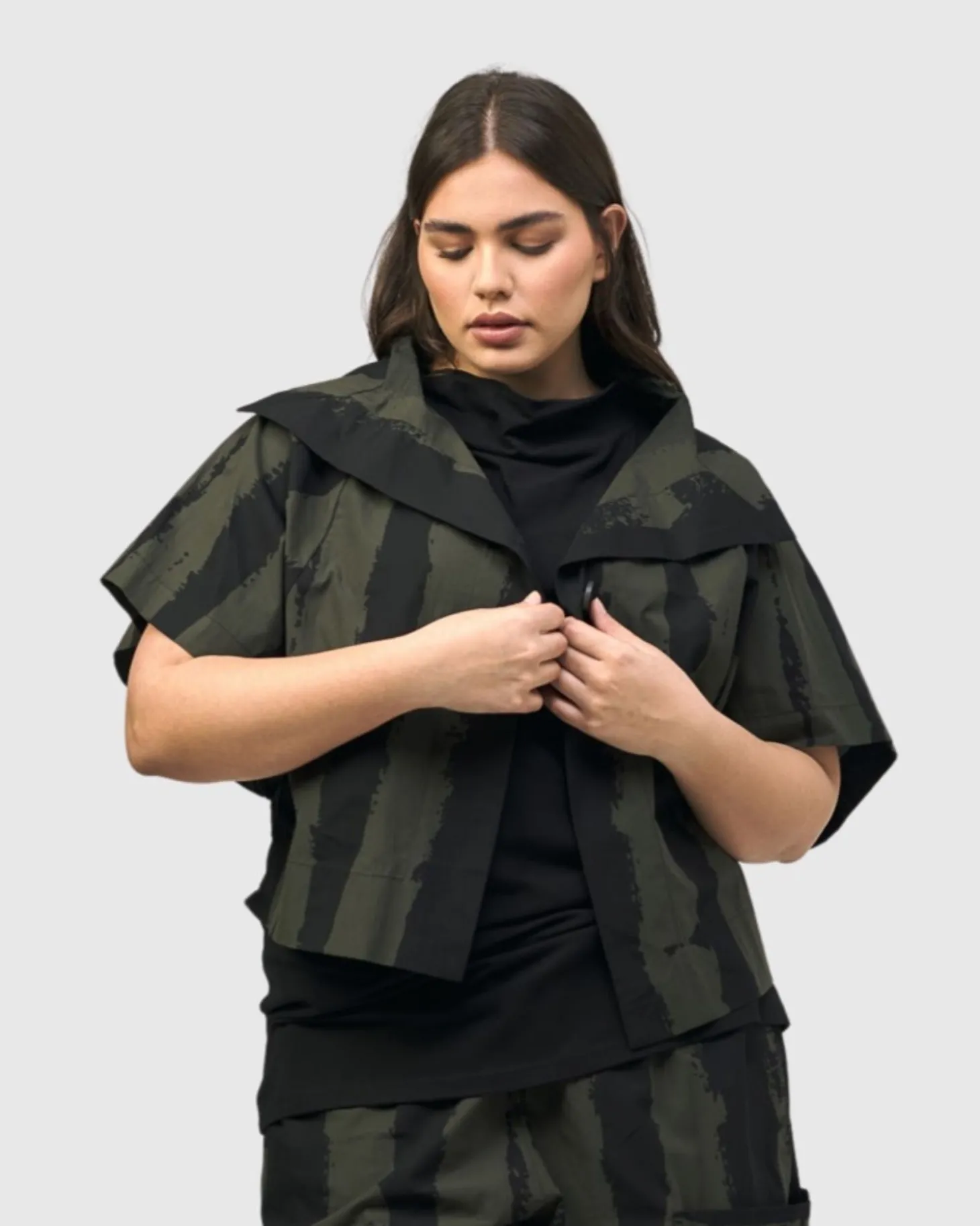 Women Alembika Urban Sakura Cape Jacket, Khaki