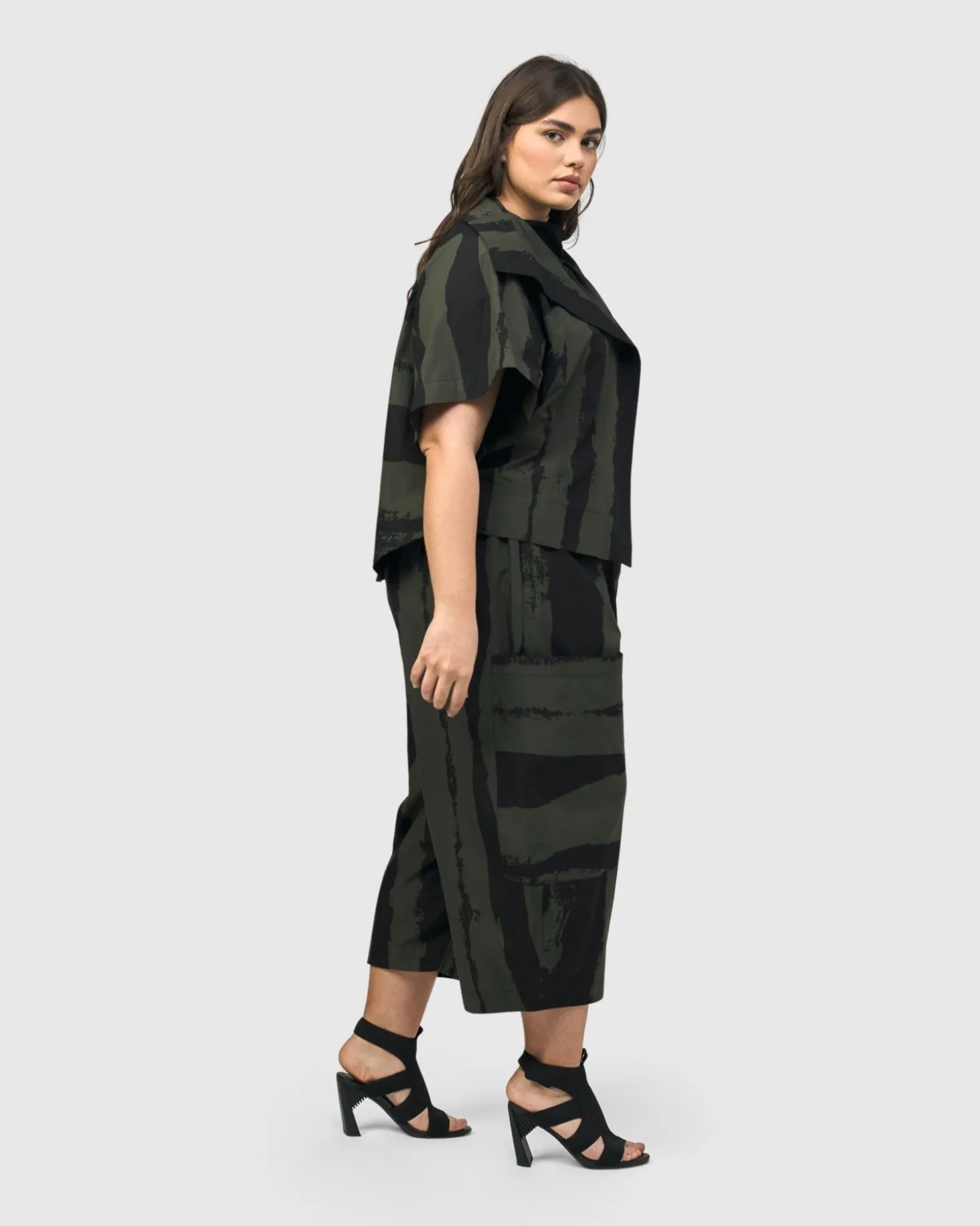 Women Alembika Urban Sakura Cape Jacket, Khaki