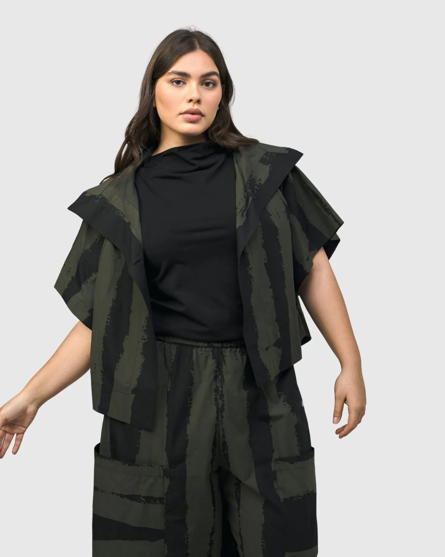 Women Alembika Urban Sakura Cape Jacket, Khaki