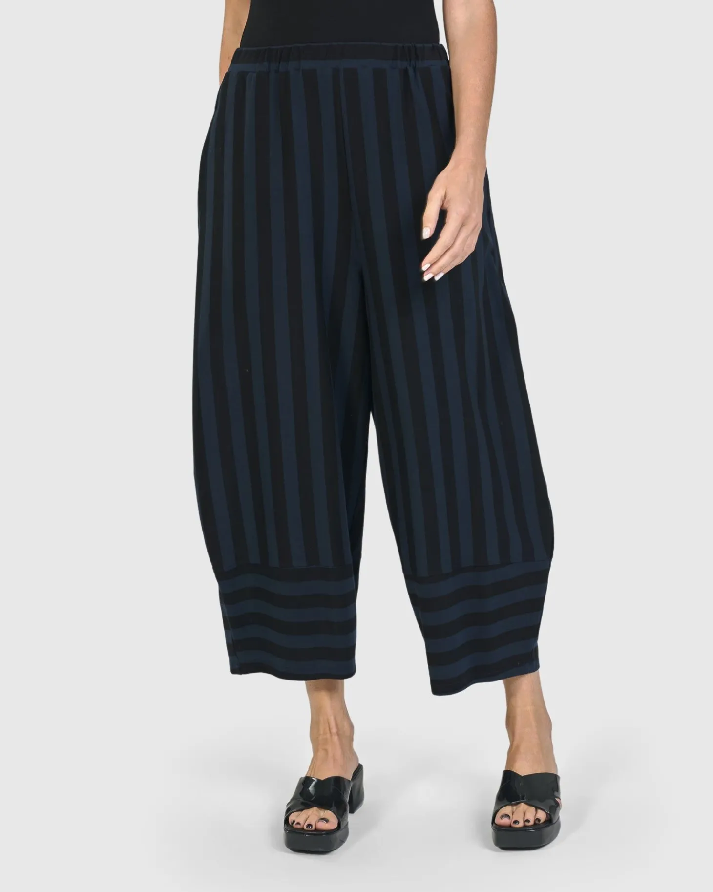 Women Alembika Urban Skyfall Lantern Pants, Navy