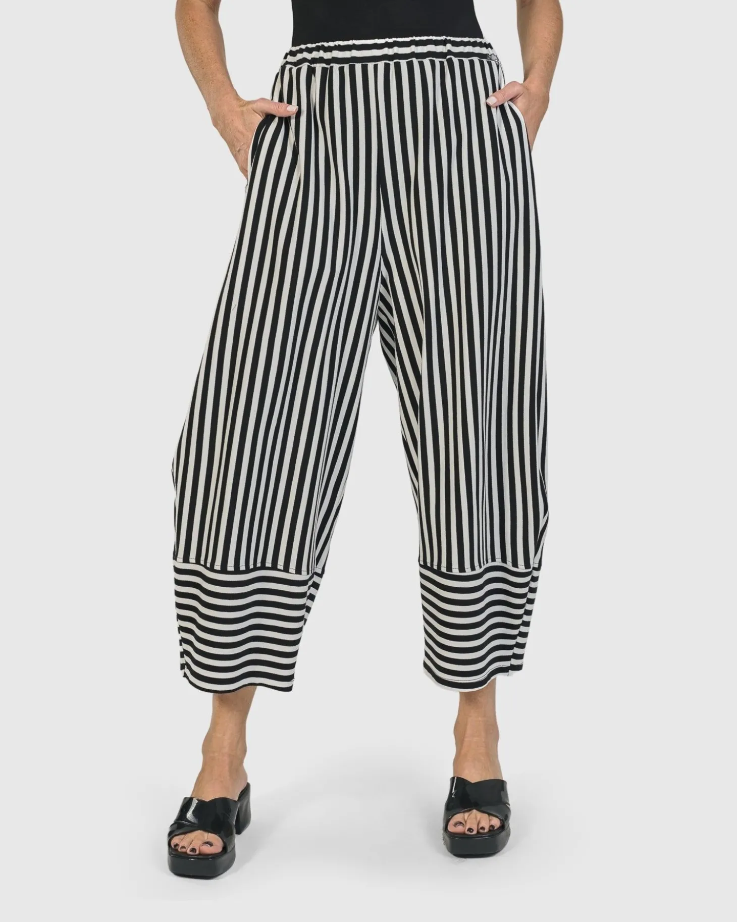 Women Alembika Urban Stripes Lantern Pants, Black