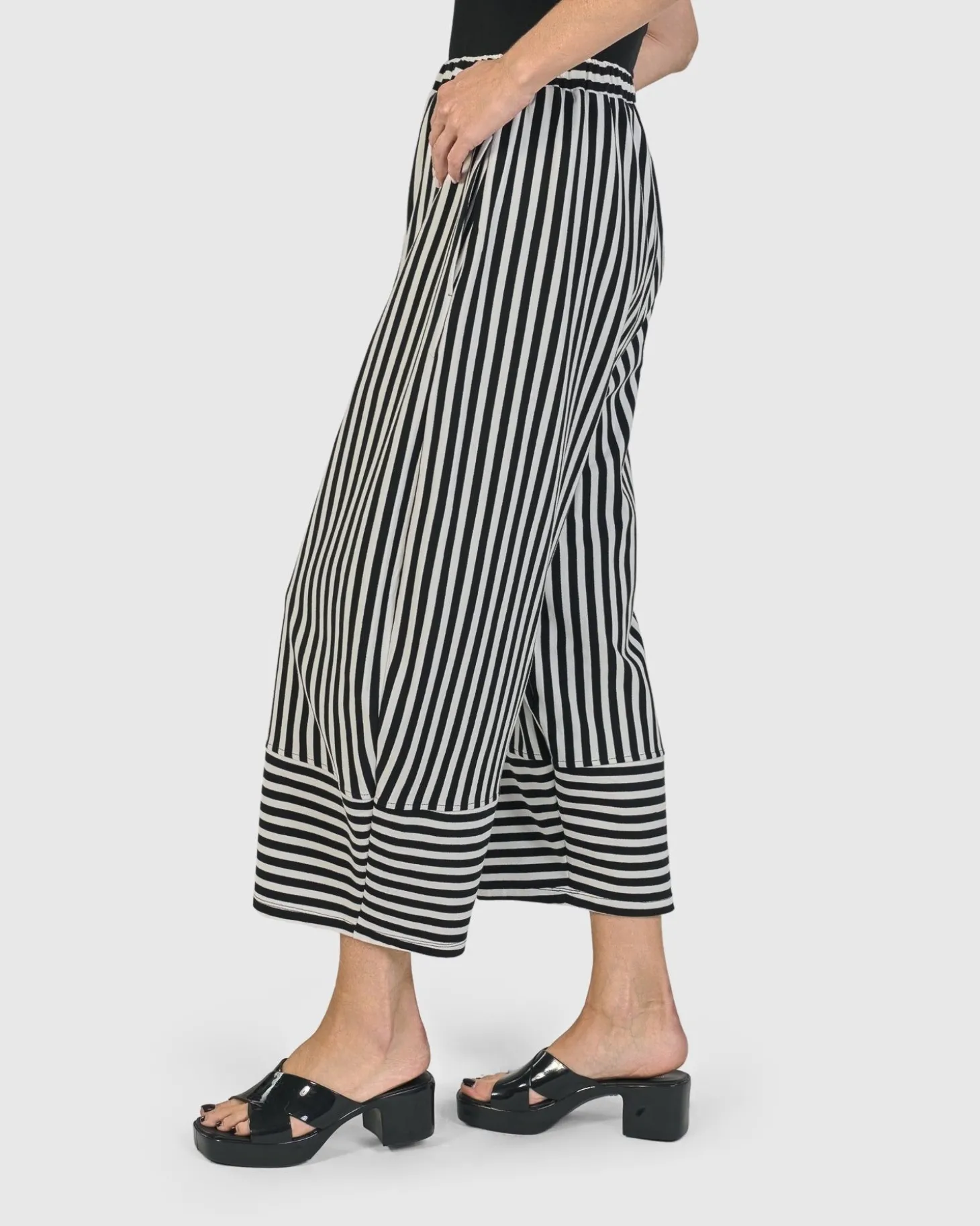 Women Alembika Urban Stripes Lantern Pants, Black